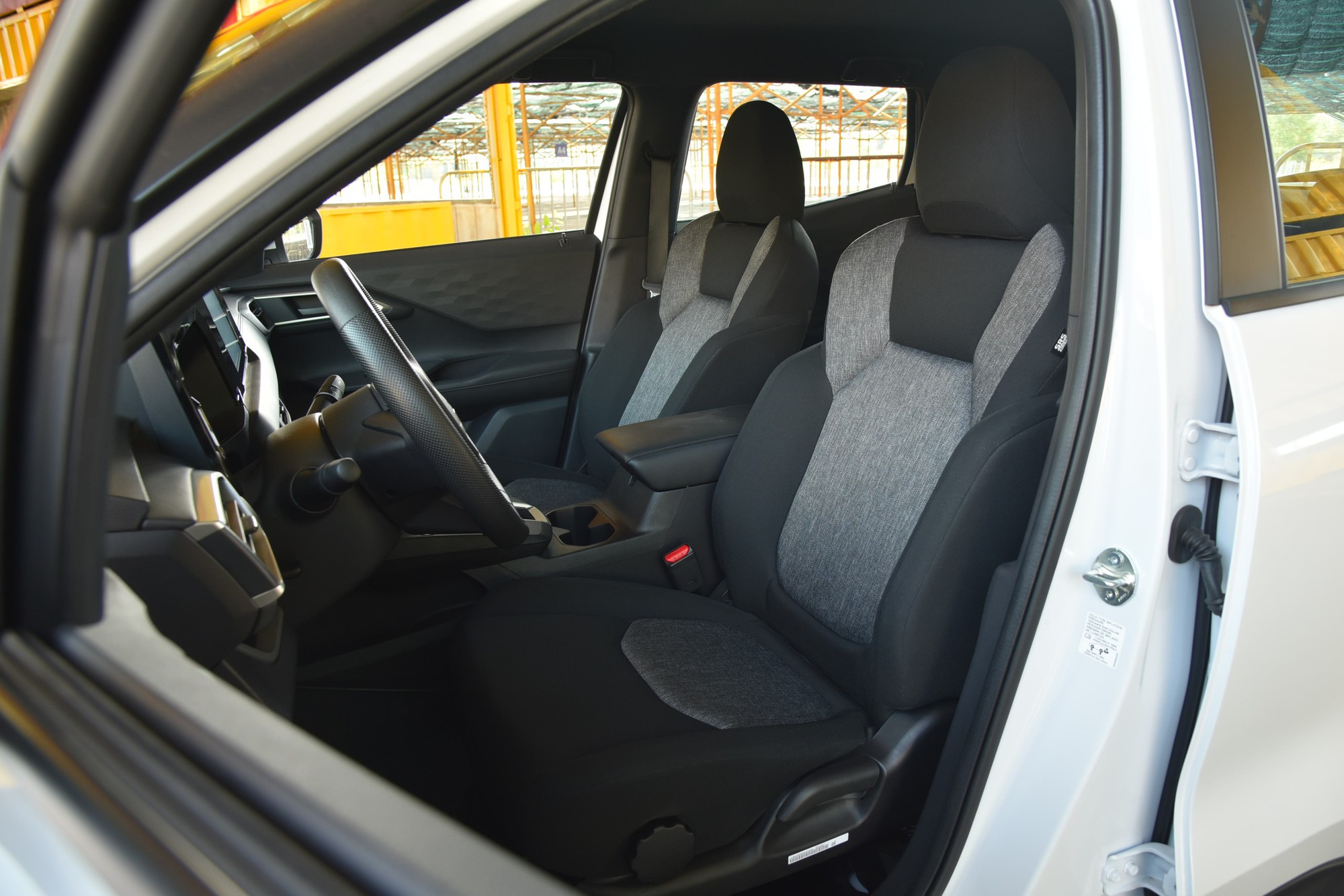 Cận cảnh Mitsubishi Xforce bản rẻ nhất: Giá 620 triệu, ngoại hình gần giống hệt bản cao cấp, đe dọa Seltos, Creta - Ảnh 15