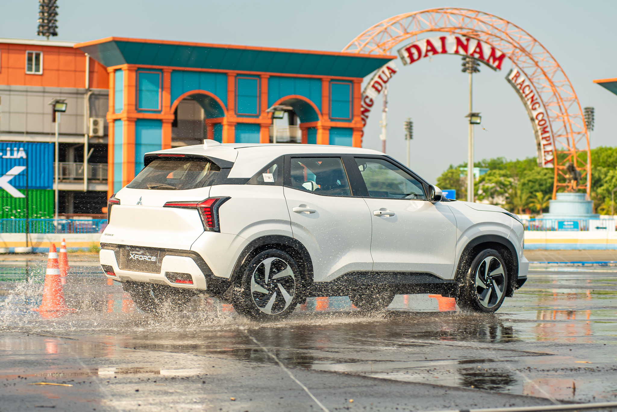 Mitsubishi Xforce chốt giá mới từ 599 triệu đồng: Rẻ nhất phân khúc, phả hơi nóng lên Seltos, HR-V - Ảnh 12