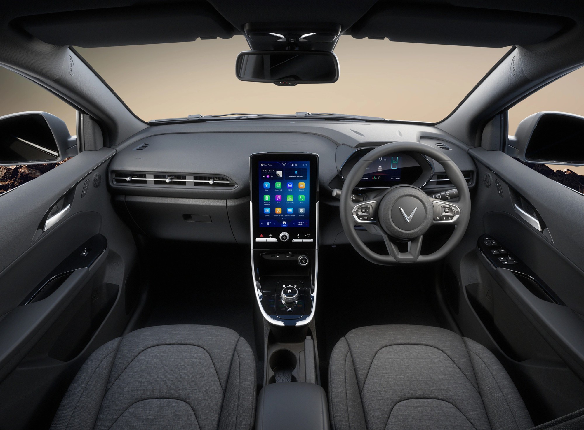 Loạt xe VinFast tay lái nghịch ra mắt: Thiết kế VF 5, VF e34 khác lạ, có trang bị hơn xe ở Việt Nam - Ảnh 9