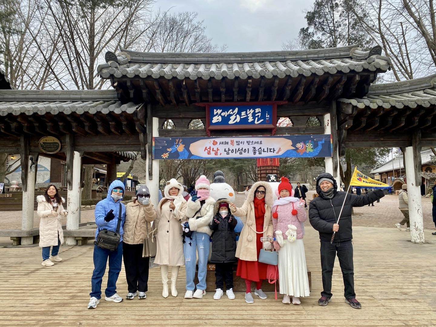 Người Việt nô nức xuất ngoại, du lịch Tết trong nước vẫn đông nghịt - Ảnh 3