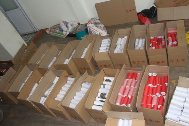 Phá đường dây sản xuất gần 4 tạ pháo nổ bán dịp Tết - Ảnh 1