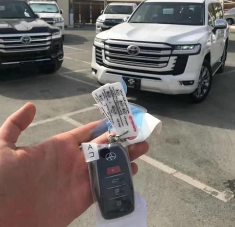 Toyota Land Cruiser LC300 bị hét giá 'bia kèm lạc'' tới gần 1 tỷ đồng, thiếu chìa giao khách - Ảnh 2