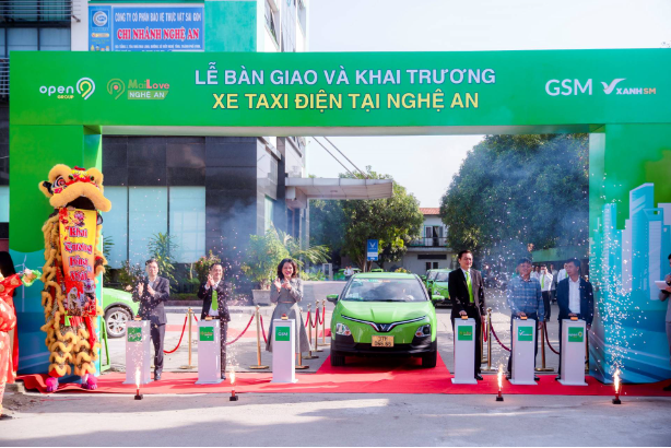 Vì sao các hãng vận tải đồng loạt bỏ xe xăng, chuyển sang xe điện? - Ảnh 1