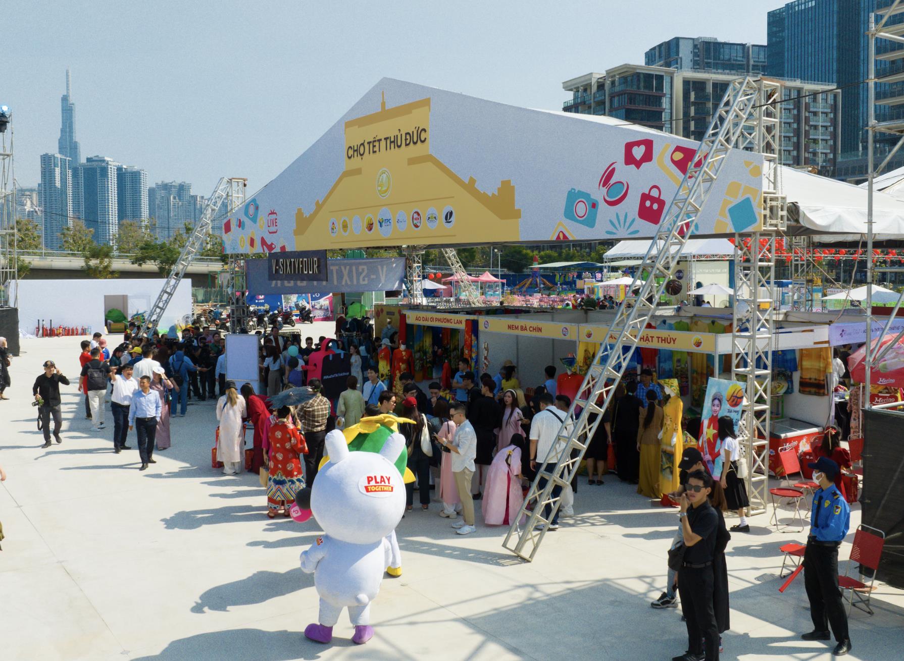 Mua sắm trực tuyến trên nền tảng nội dung thành xu thế dịp Tết này - Ảnh 1