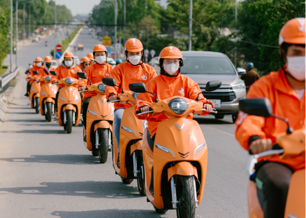 Vì sao các hãng vận tải đồng loạt bỏ xe xăng, chuyển sang xe điện? - Ảnh 2