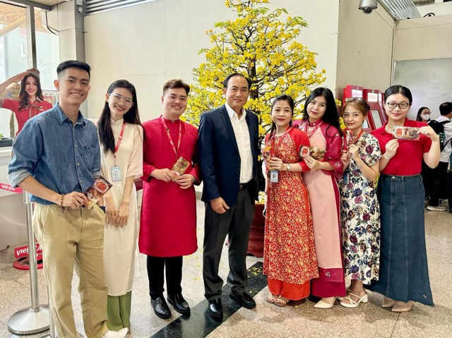 Không khí Tết ngập tràn trên những chuyến bay Vietjet sáng Mùng 1 - Ảnh 5