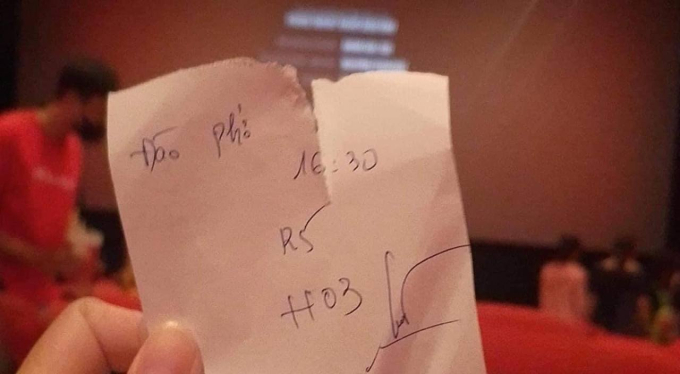 Rạp tại TP.HCM ngày đầu chiếu “Đào, phở và piano”: máy in vé đứng máy vì quá tải, hàng dài bạn trẻ đặt slot cho...ngày hôm sau - Ảnh 4