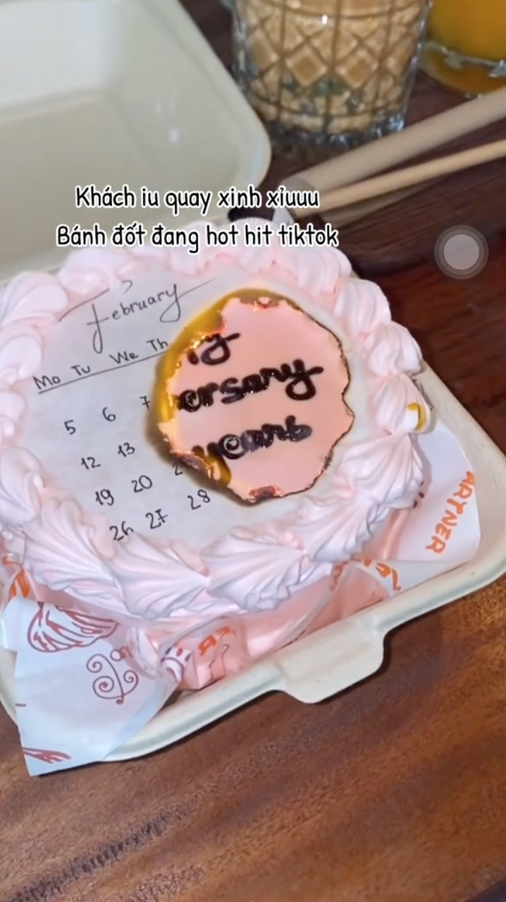 Bánh kem đốt cháy "khuấy đảo" MXH, dự báo sẽ trở thành trend mới "làm mưa làm gió"? - Ảnh 2