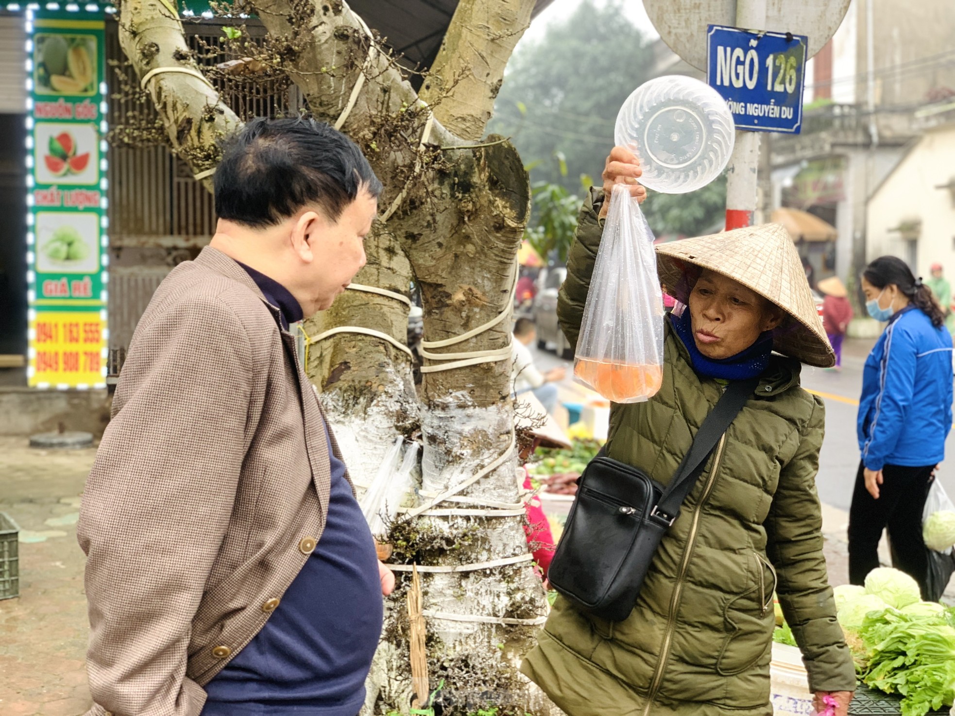 Ế 'vật cưỡi' ông Công ông Táo, dân nóng ruột chờ khách - Ảnh 4