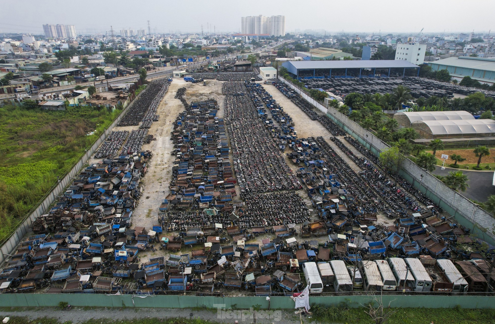 Xe vi phạm chồng chất trong kho bãi ở TPHCM sau Tết - Ảnh 5