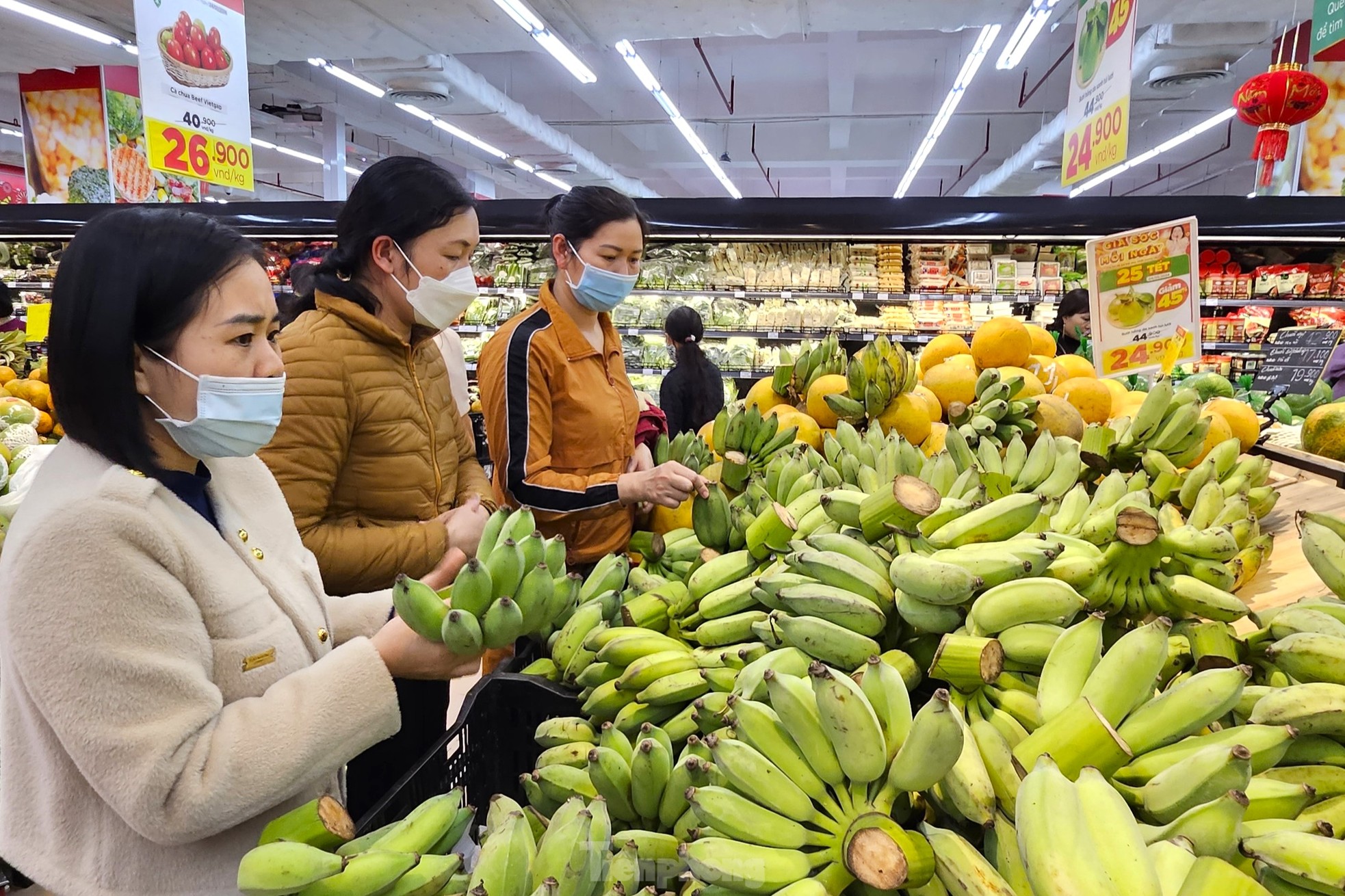 Cảnh trái ngược giữa siêu thị và chợ truyền thống ngày giáp Tết - Ảnh 5