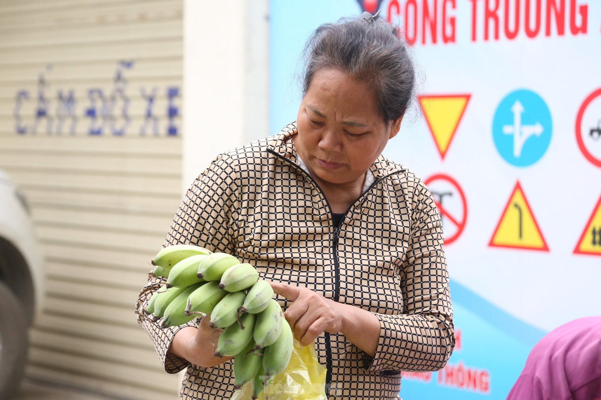 Chuối xanh Tết tăng giá vùn vụt - Ảnh 7