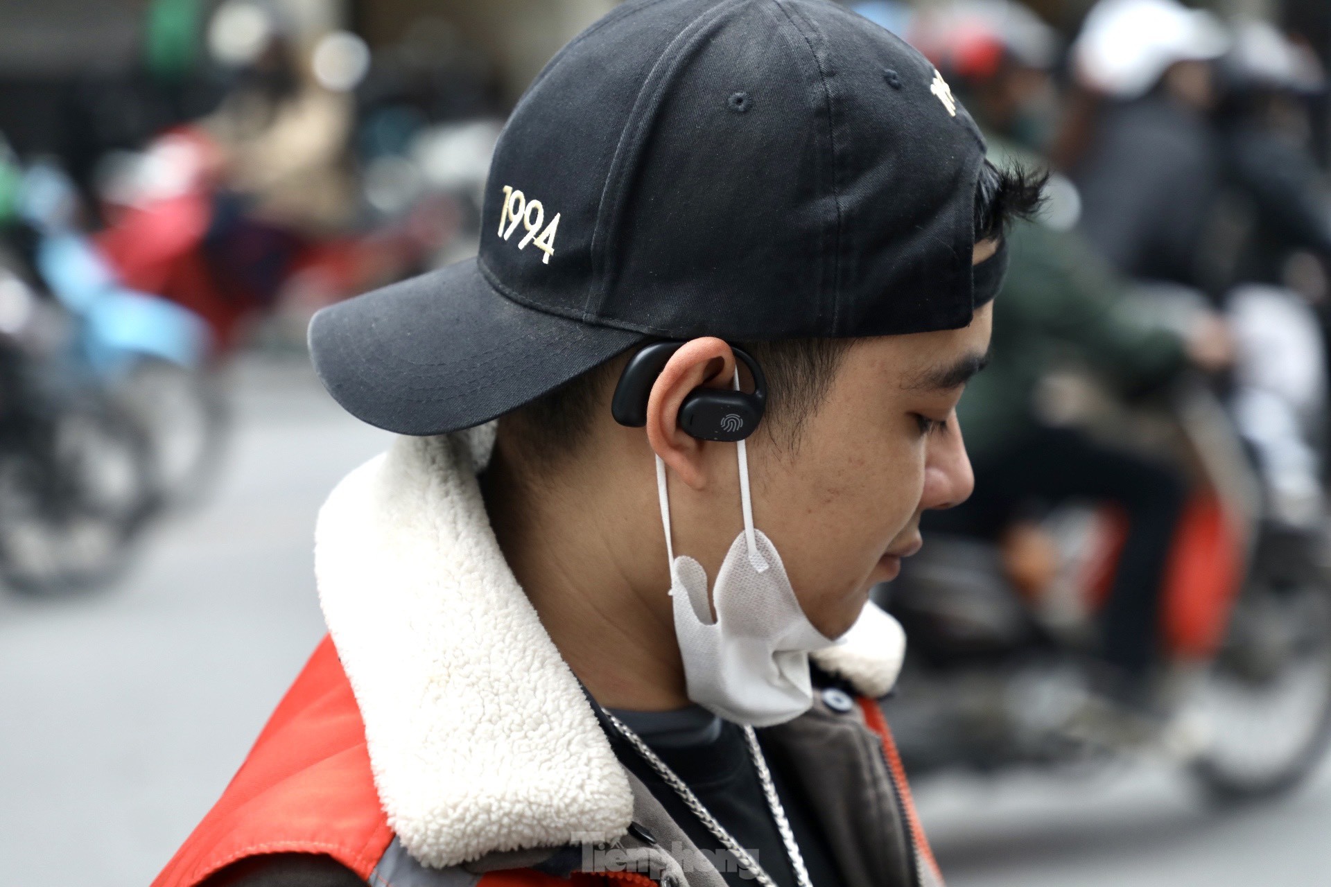 Shipper mùa Tết 'trúng đậm' - Ảnh 2