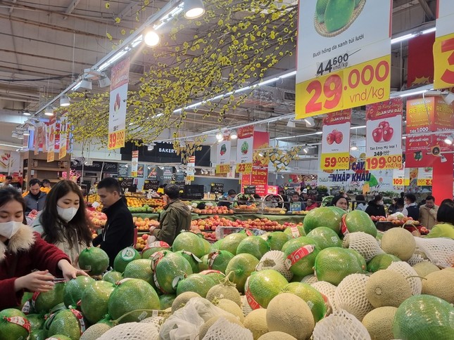 Hà Nội 29 Tết: Gần nửa triệu đồng một nải chuối xanh - Ảnh 3