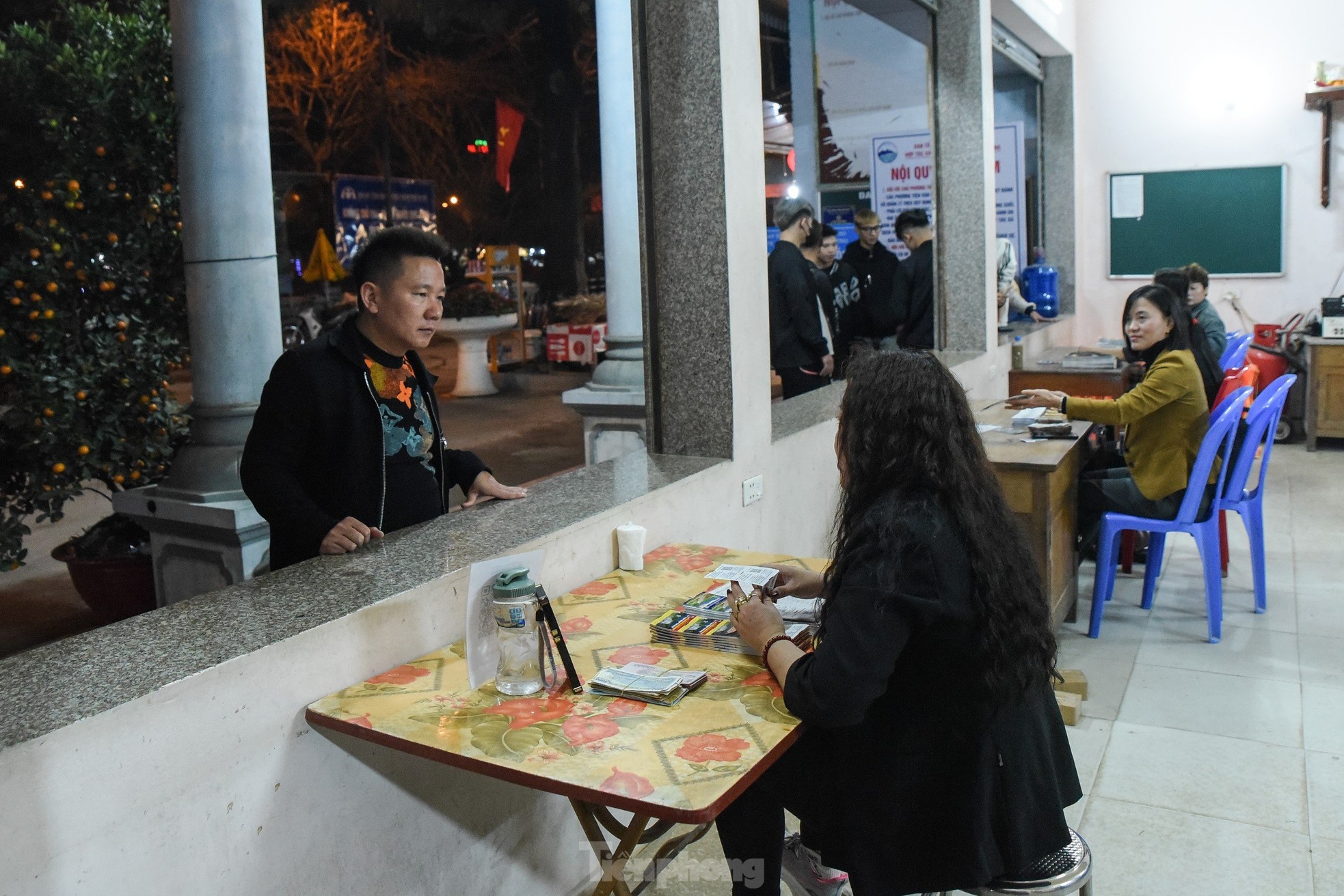 Khai hội Chùa Hương: Vắng vẻ bất ngờ, lái đò ngóng khách - Ảnh 9