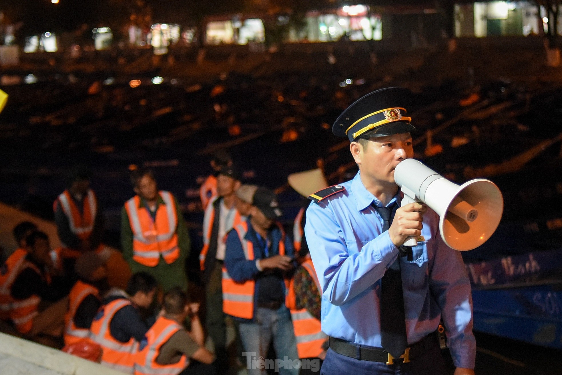 Khai hội Chùa Hương: Vắng vẻ bất ngờ, lái đò ngóng khách - Ảnh 6