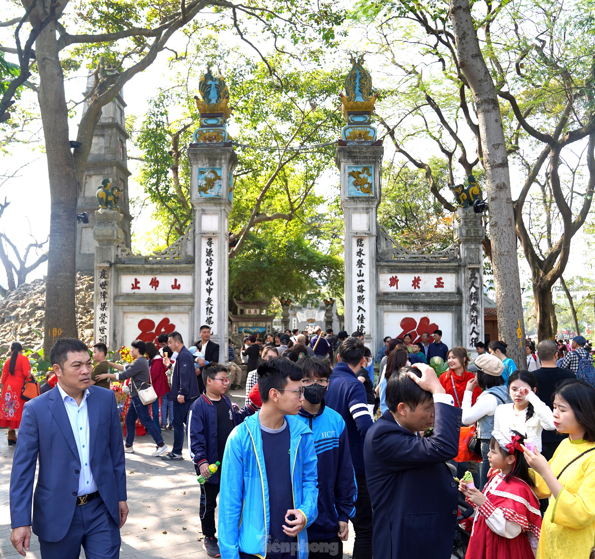 Người Việt nô nức xuất ngoại, du lịch Tết trong nước vẫn đông nghịt - Ảnh 5