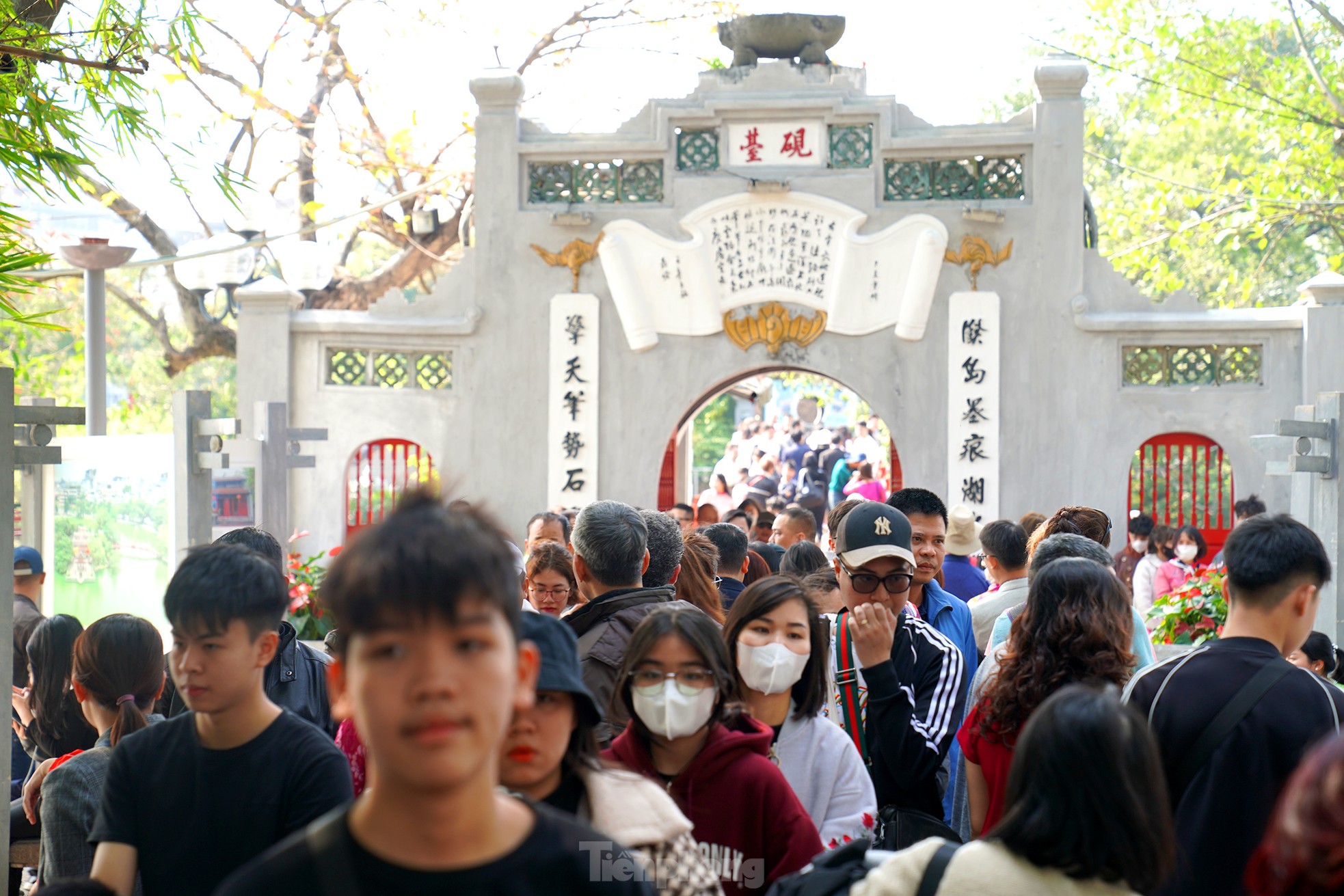 Người Việt nô nức xuất ngoại, du lịch Tết trong nước vẫn đông nghịt - Ảnh 6