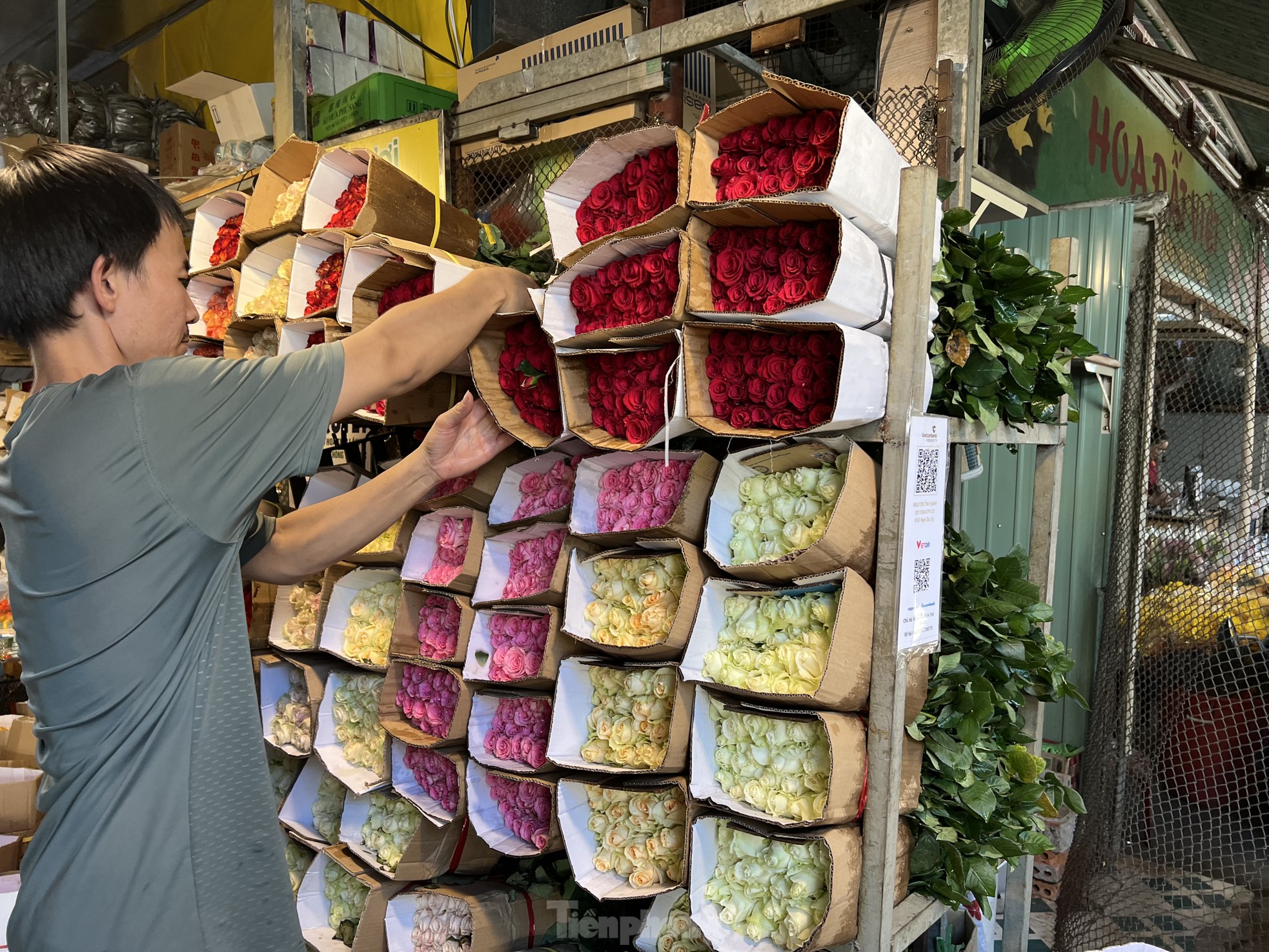 Hoa hồng tươi giảm giá, sức mua chậm trong ngày lễ Tình nhân - Ảnh 4