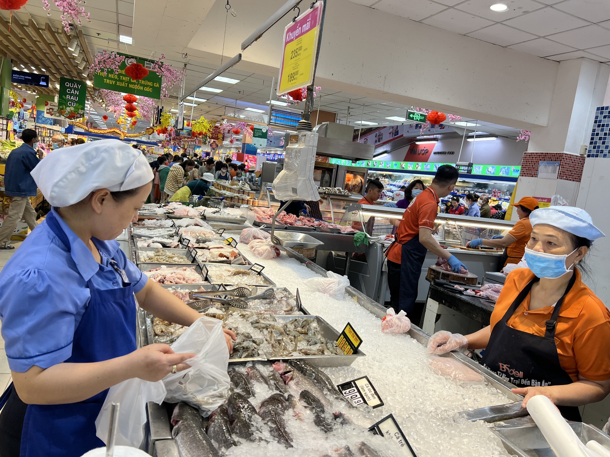 Hải sản đắt hàng, giá trứng thịt bất ngờ đảo chiều - Ảnh 3