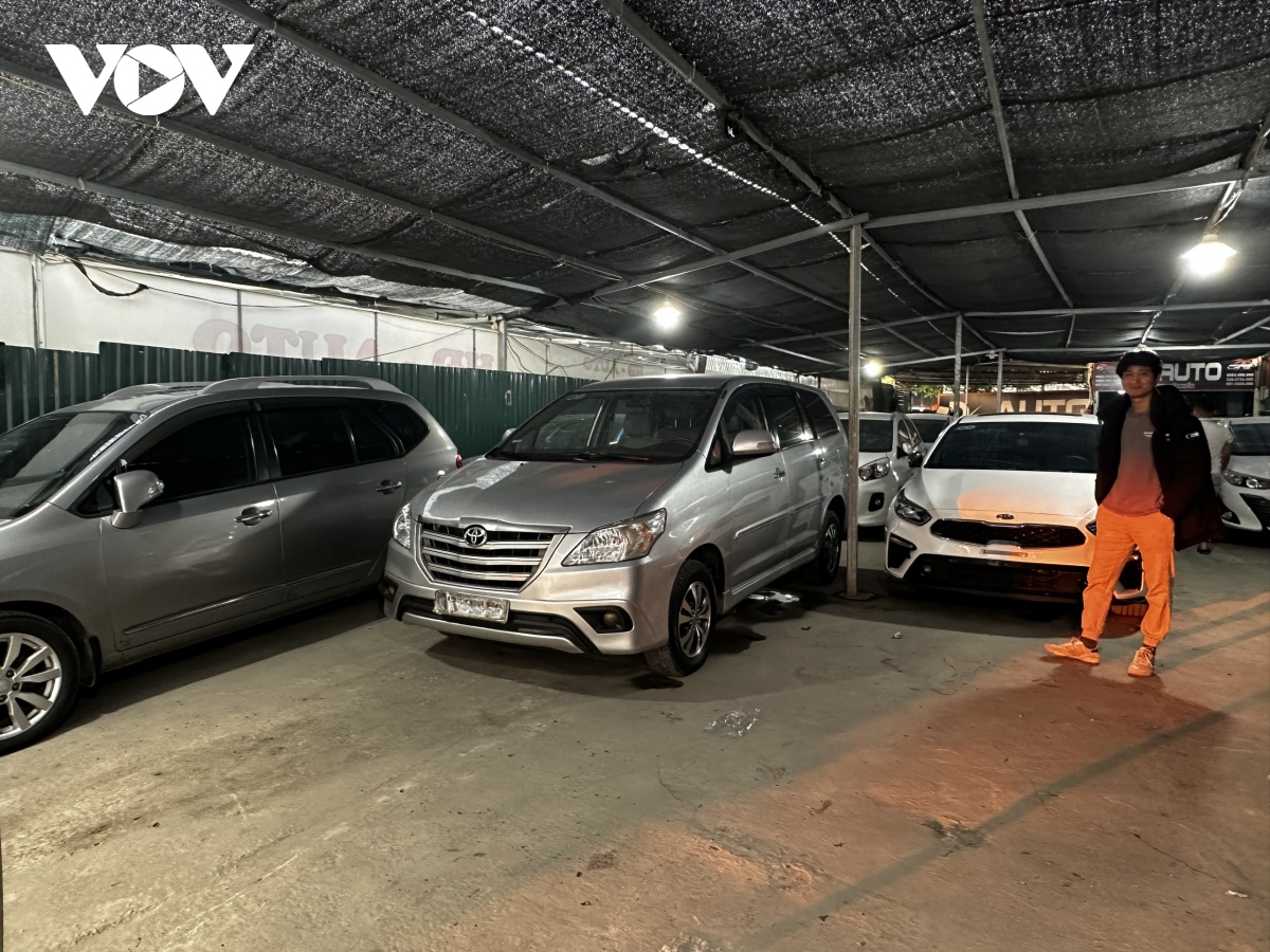 Thị trường ô tô dịp gần Tết: Cung dồi dào, cầu giảm mạnh - Ảnh 2