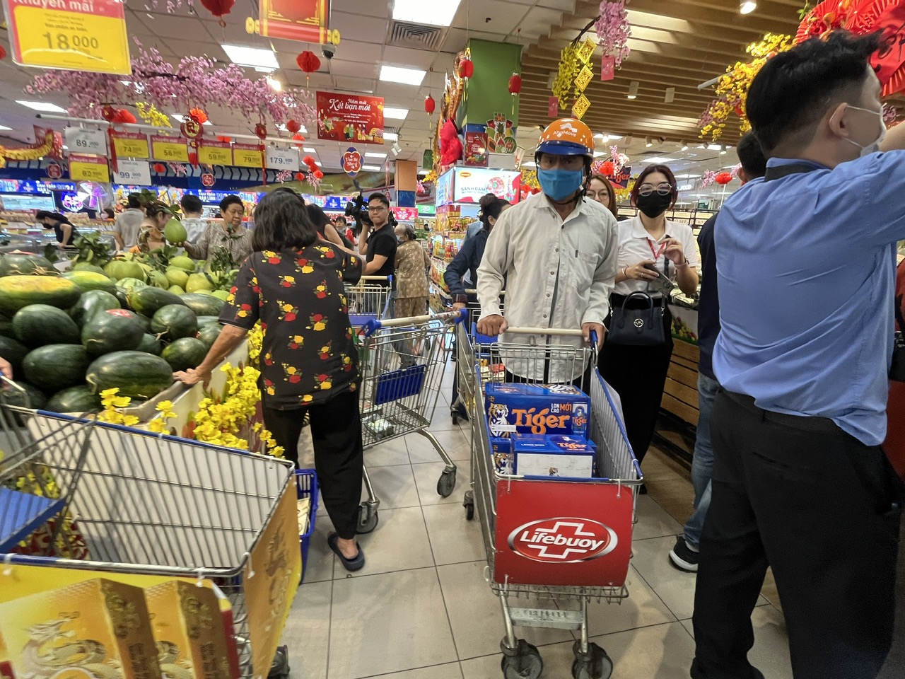 Bia Tết ế nhưng có loại vẫn "cháy hàng" cục bộ - Ảnh 2