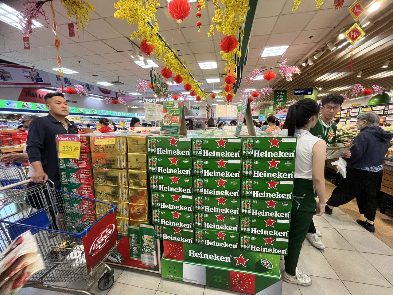 Bia Tết ế nhưng có loại vẫn "cháy hàng" cục bộ - Ảnh 1