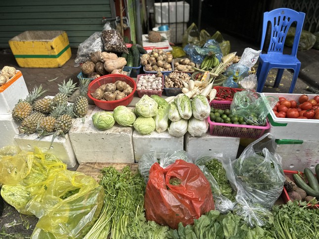 Mùng 2 Tết: Tiểu thương mở hàng, giá bún phở tăng gần gấp đôi - Ảnh 6