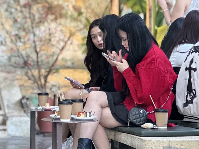 Quán cafe, hàng ăn ‘hốt bạc’ xuyên Tết - Ảnh 4