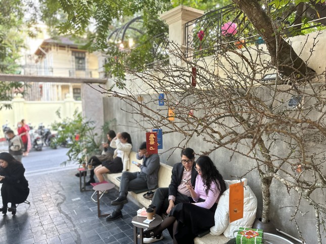 Quán cafe, hàng ăn ‘hốt bạc’ xuyên Tết - Ảnh 3