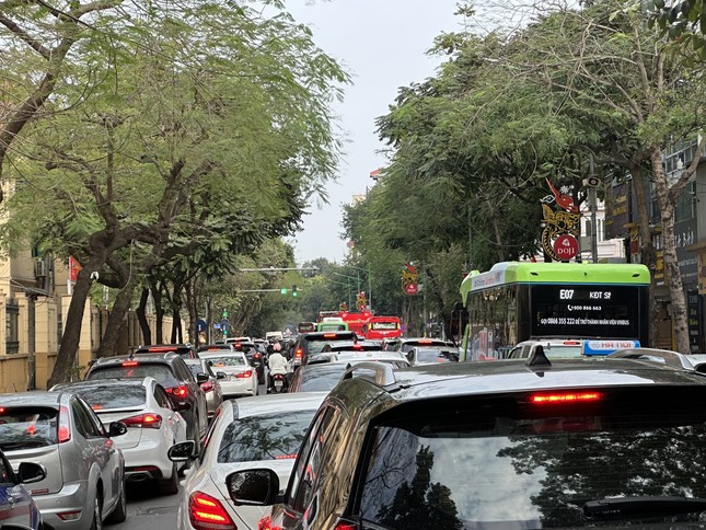 Quán cafe, hàng ăn ‘hốt bạc’ xuyên Tết - Ảnh 9