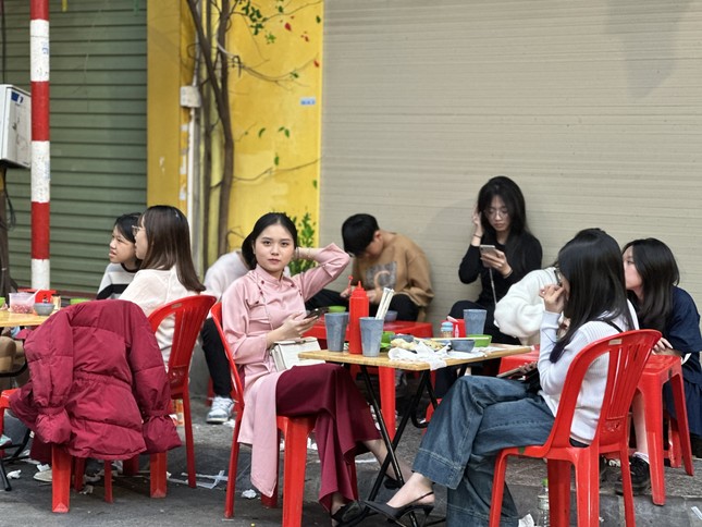 Quán cafe, hàng ăn ‘hốt bạc’ xuyên Tết - Ảnh 6