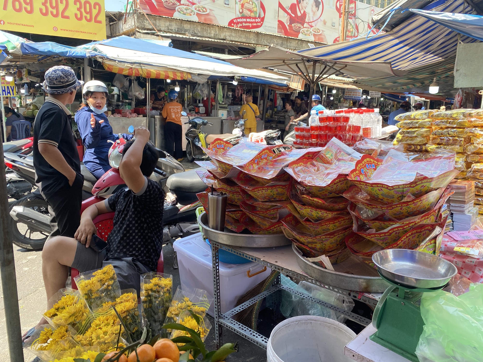 Quá tải đơn hàng bánh hủ vàng, bánh tài lộc... dịp vía Thần Tài - Ảnh 7