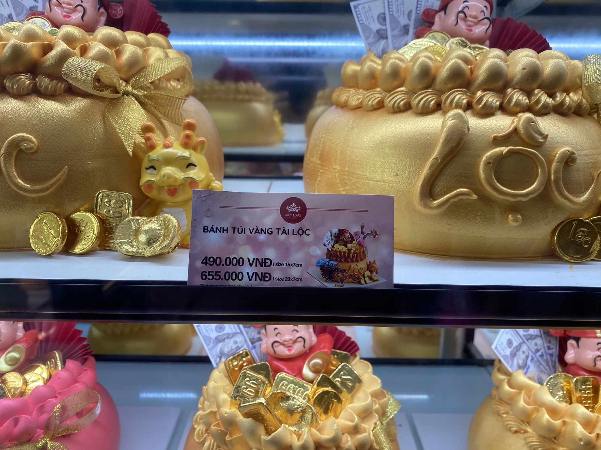 Quá tải đơn hàng bánh hủ vàng, bánh tài lộc... dịp vía Thần Tài - Ảnh 2