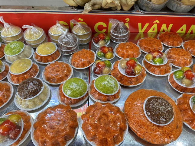 Hà Nội: Trời mưa không ngớt, thị trường rằm tháng Giêng đìu hiu - Ảnh 5