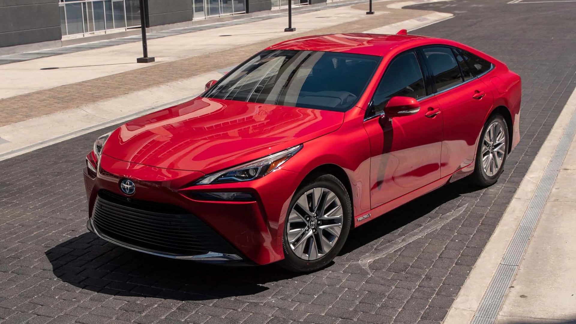 Toyota "điên cuồng" cắt giá một mẫu xe sang: Tặng khách hàng gần 1 tỷ đồng, giá chỉ ngang Corolla - Ảnh 1