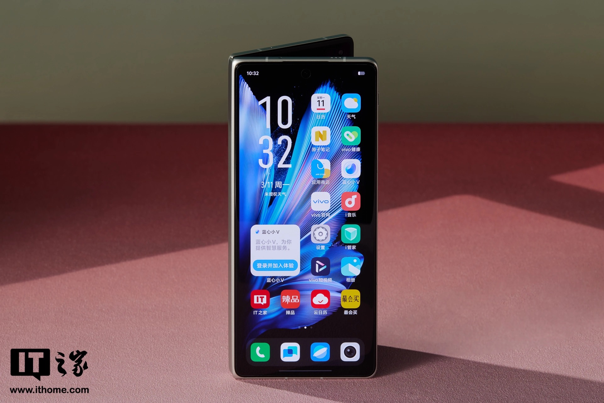 Cận cảnh smartphone màn hình gập mỏng nhẹ nhất thế giới: Nhẹ hơn cả iPhone 15 Pro Max, mỏng chỉ 4.65mm, mà pin vẫn tận 5.500mAh - Ảnh 16