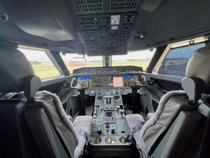 Choáng ngợp trước chuyên cơ chở tỷ phú Bill Gates đến Việt Nam: Nội thất như khách sạn 5 sao, mức giá lên đến 1,600 tỷ đồng - Ảnh 5