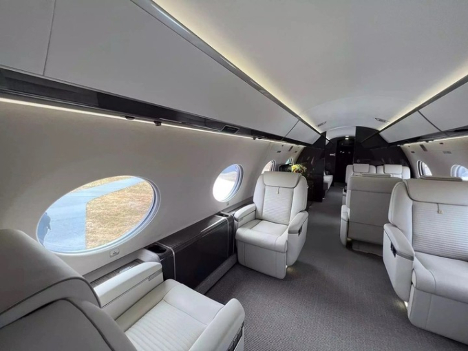 Choáng ngợp trước chuyên cơ chở tỷ phú Bill Gates đến Việt Nam: Nội thất như khách sạn 5 sao, mức giá lên đến 1,600 tỷ đồng - Ảnh 4