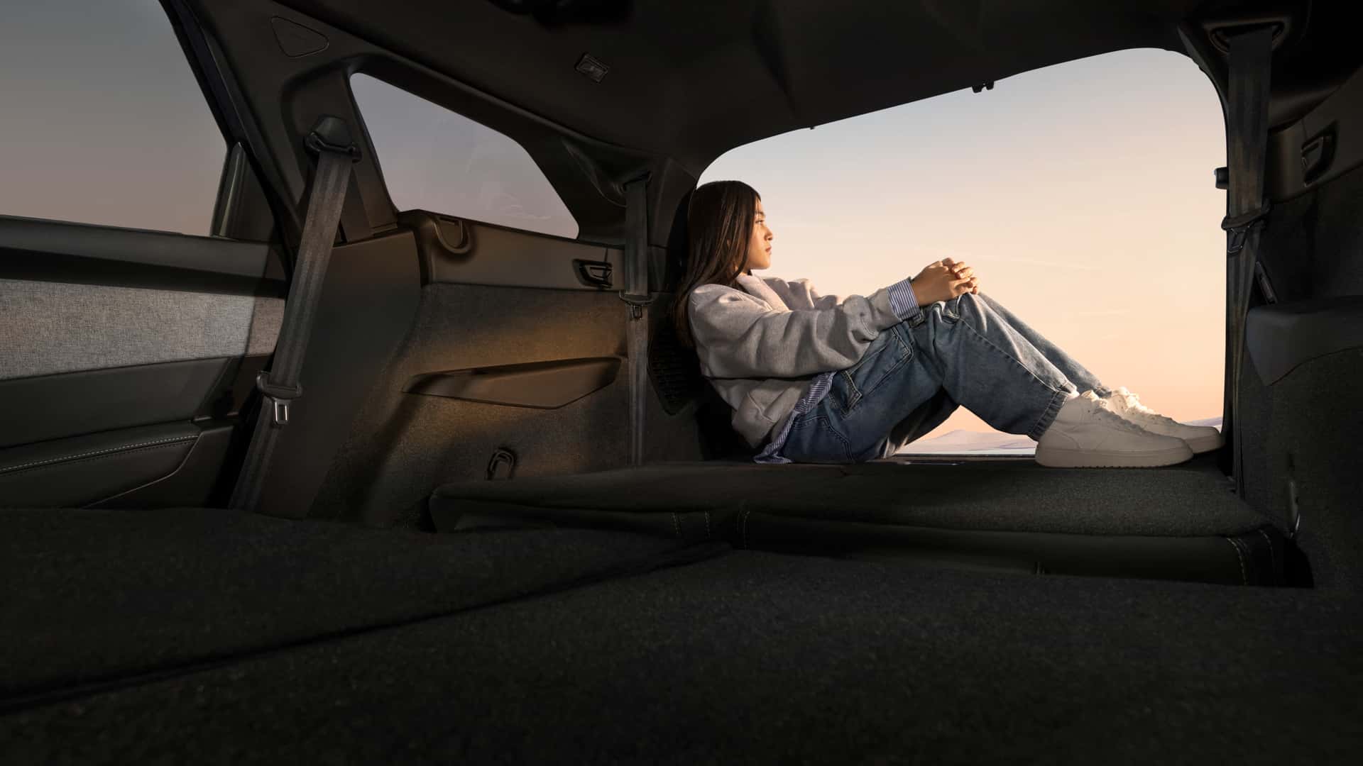 Ra mắt Peugoet E-5008: Chạy 660km/sạc, sạc nhanh 10 phút đi được 100km, có cả bản hybrid cho ai vẫn còn sợ xe điện - Ảnh 18