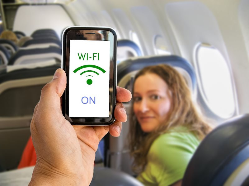 Đang ở giữa bầu trời, WiFi trên máy bay hoạt động như thế nào? - Ảnh 4