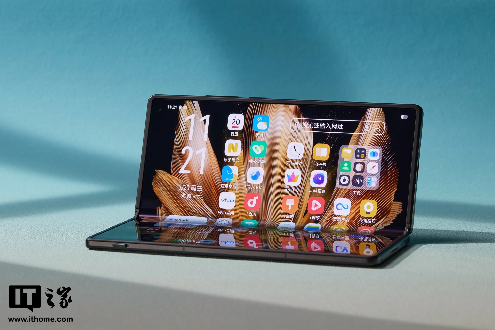 Cận cảnh smartphone màn hình gập mỏng nhẹ nhất thế giới: Nhẹ hơn cả iPhone 15 Pro Max, mỏng chỉ 4.65mm, mà pin vẫn tận 5.500mAh - Ảnh 30