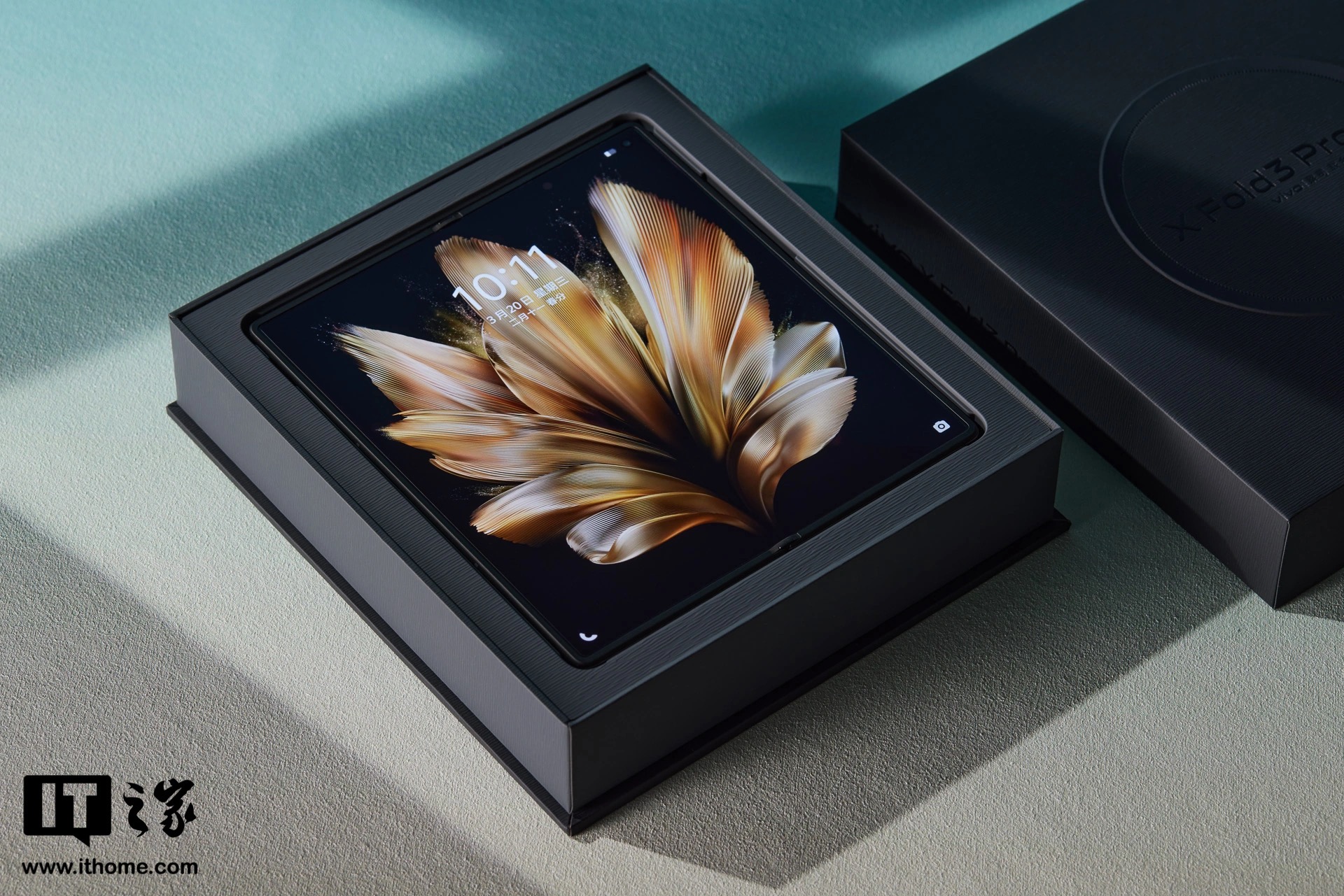 Cận cảnh smartphone màn hình gập mỏng nhẹ nhất thế giới: Nhẹ hơn cả iPhone 15 Pro Max, mỏng chỉ 4.65mm, mà pin vẫn tận 5.500mAh - Ảnh 19