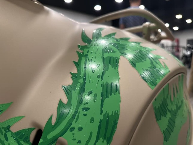 Vespa 946 phiên bản rồng giá tiền tỷ đầu tiên Việt Nam - Ảnh 10