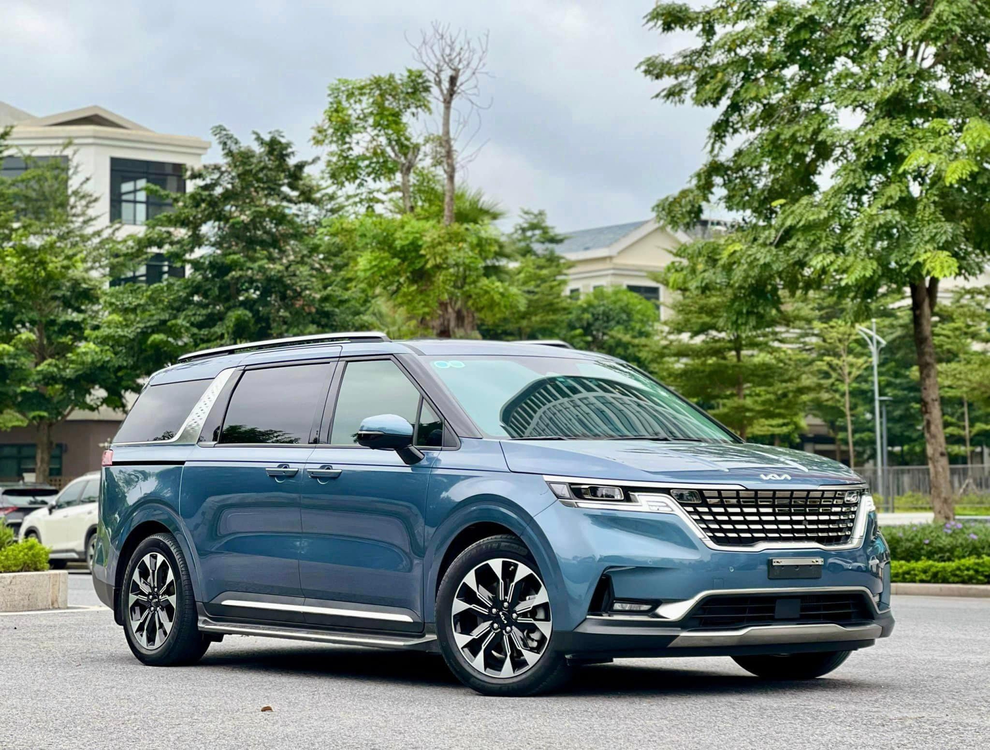 Đại lý nhận cọc 2 phiên bản mới của Kia Carnival: Giá thấp nhất 1,169 tỷ, Luxury có tùy chọn 7 chỗ, hợp người thực dụng - Ảnh 1