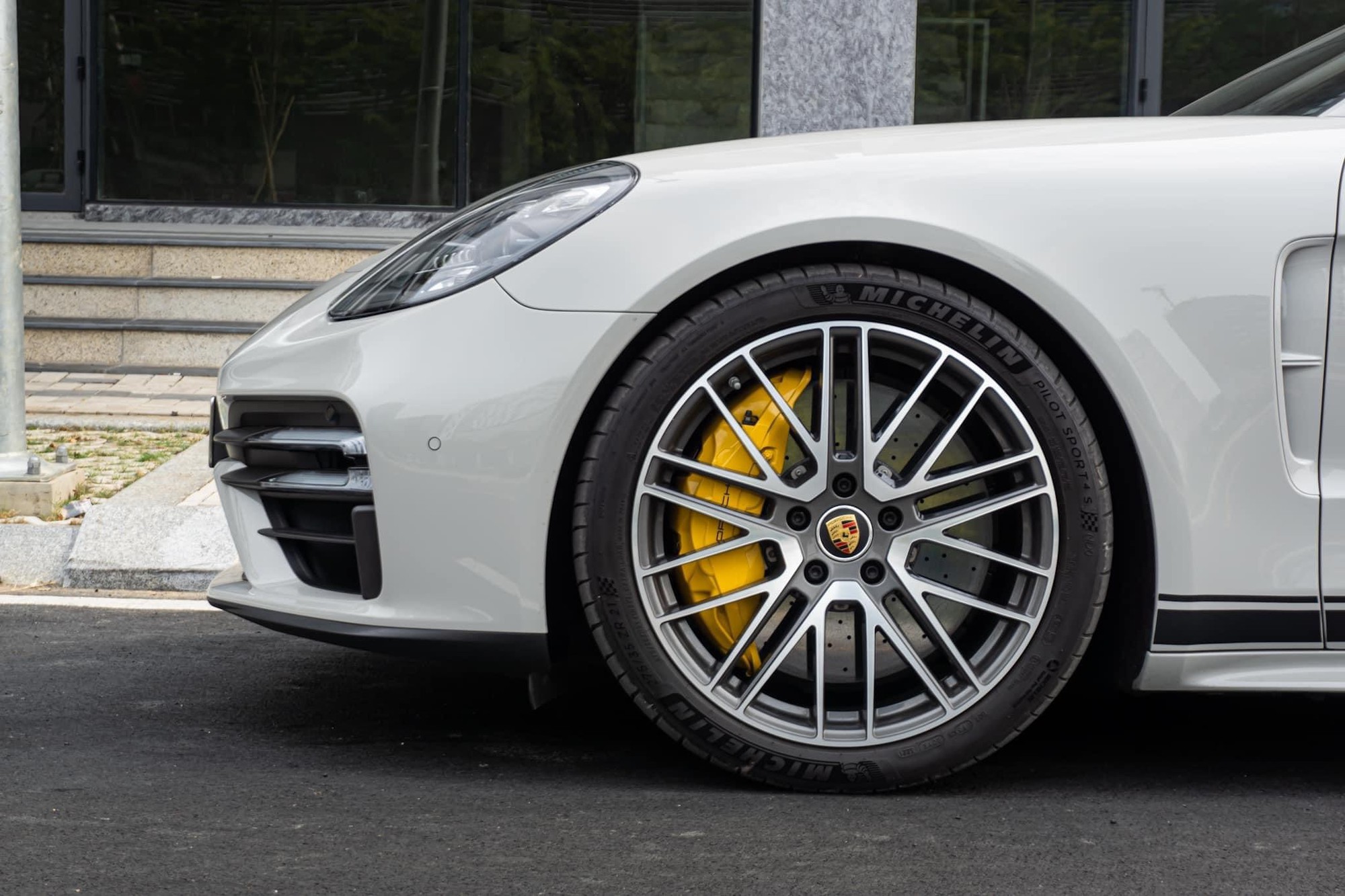 Porsche Panamera Turbo S từng của ông Đặng Lê Nguyên Vũ đang được rao bán, rớt giá 1,6 tỷ đồng sau chưa đầy 1 năm - Ảnh 4