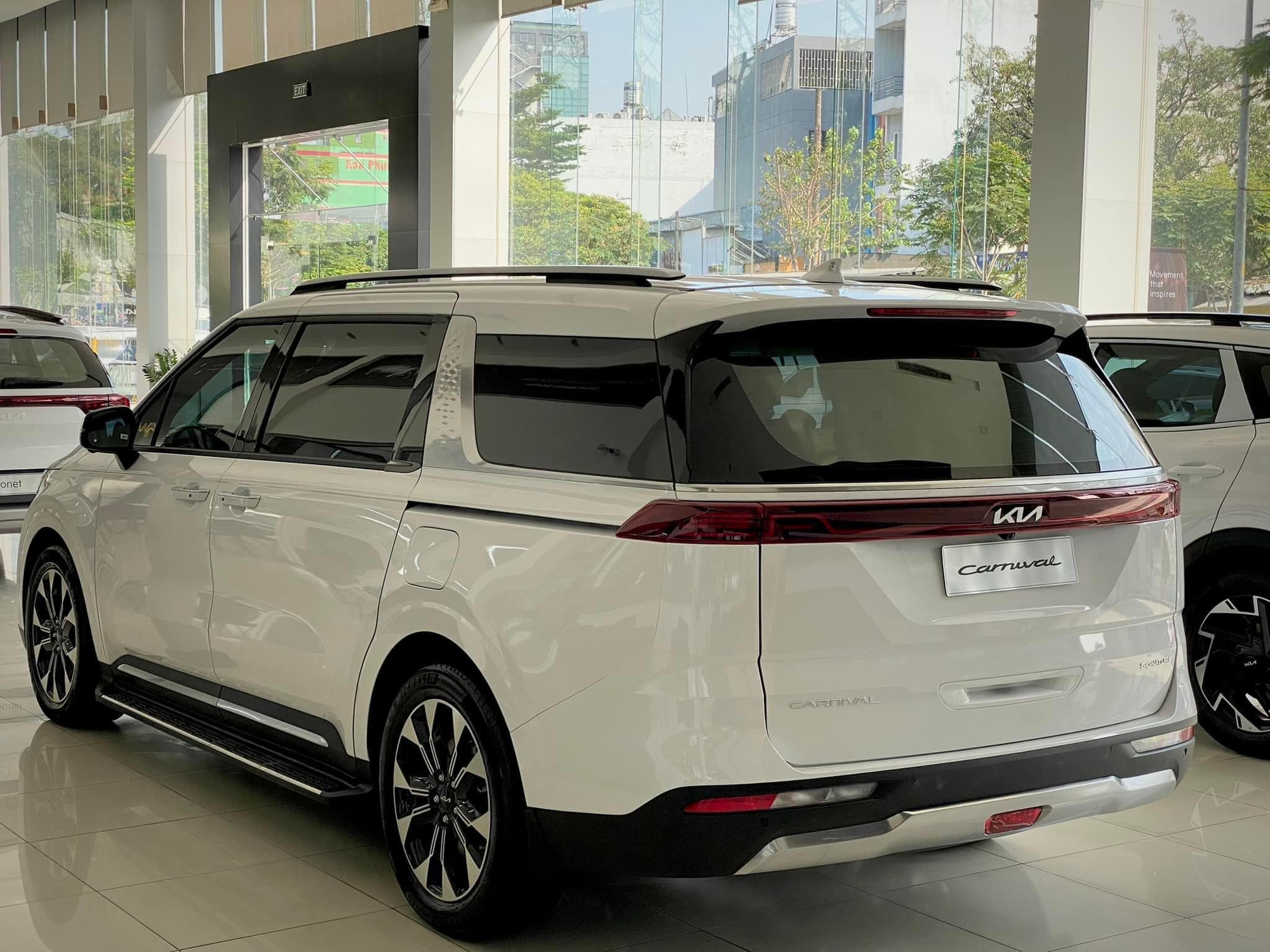 Đại lý nhận cọc 2 phiên bản mới của Kia Carnival: Giá thấp nhất 1,169 tỷ, Luxury có tùy chọn 7 chỗ, hợp người thực dụng - Ảnh 4