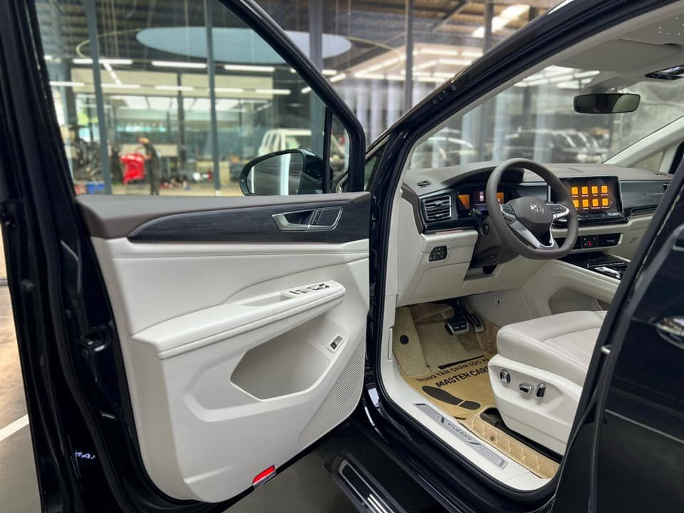 'Mai' thu 500 tỷ, Trấn Thành lập tức đổ tiền tậu xế sang cùng gói độ khủng: ghế thương gia, sàn gỗ du thuyền đẳng cấp "chủ tịch" - Ảnh 7