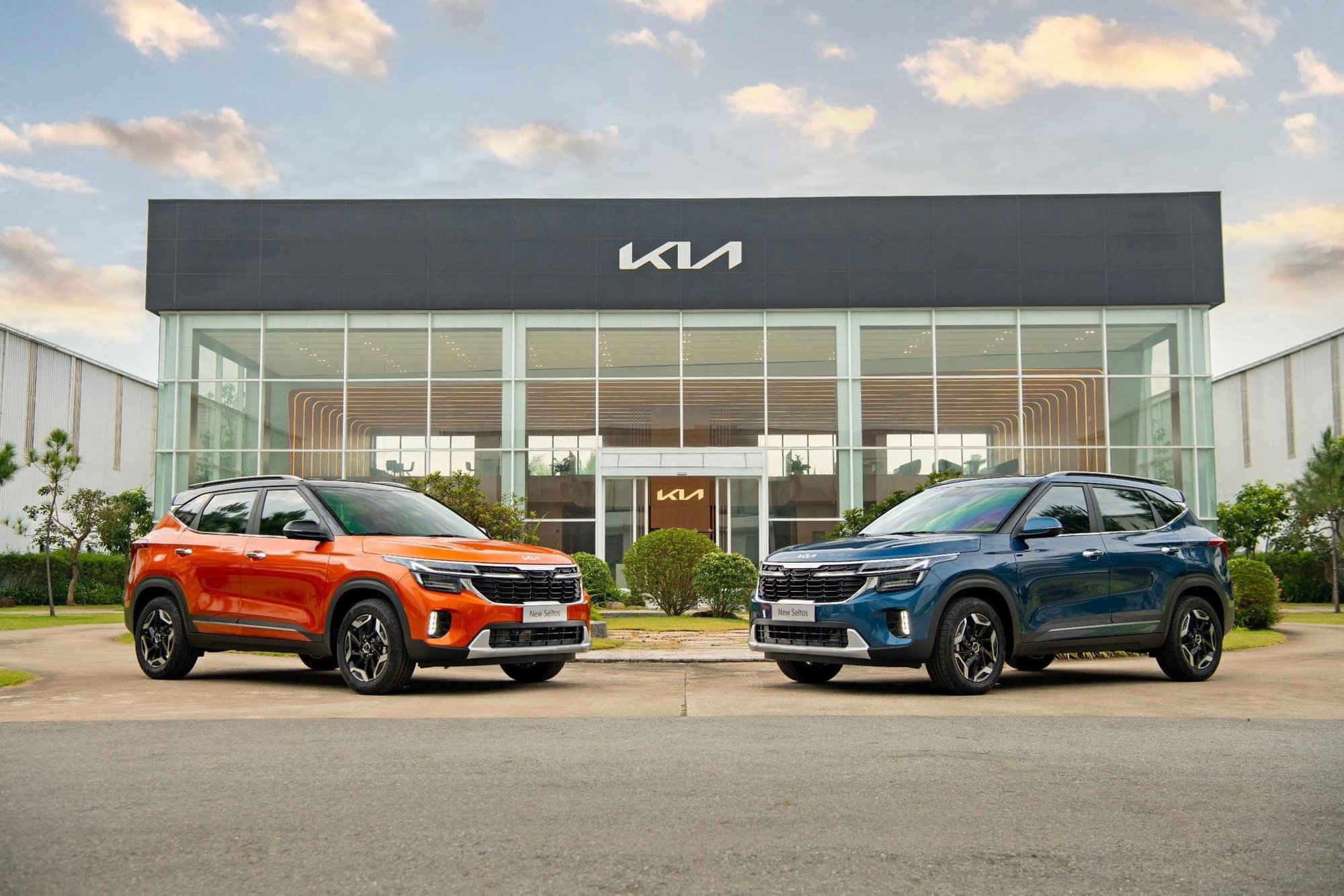 Kia Seltos 2024 lộ diện tại Việt Nam: Giá từ 599 triệu, 4 phiên bản, 2 tùy chọn máy 1.5L và 1.5L tăng áp - Ảnh 1