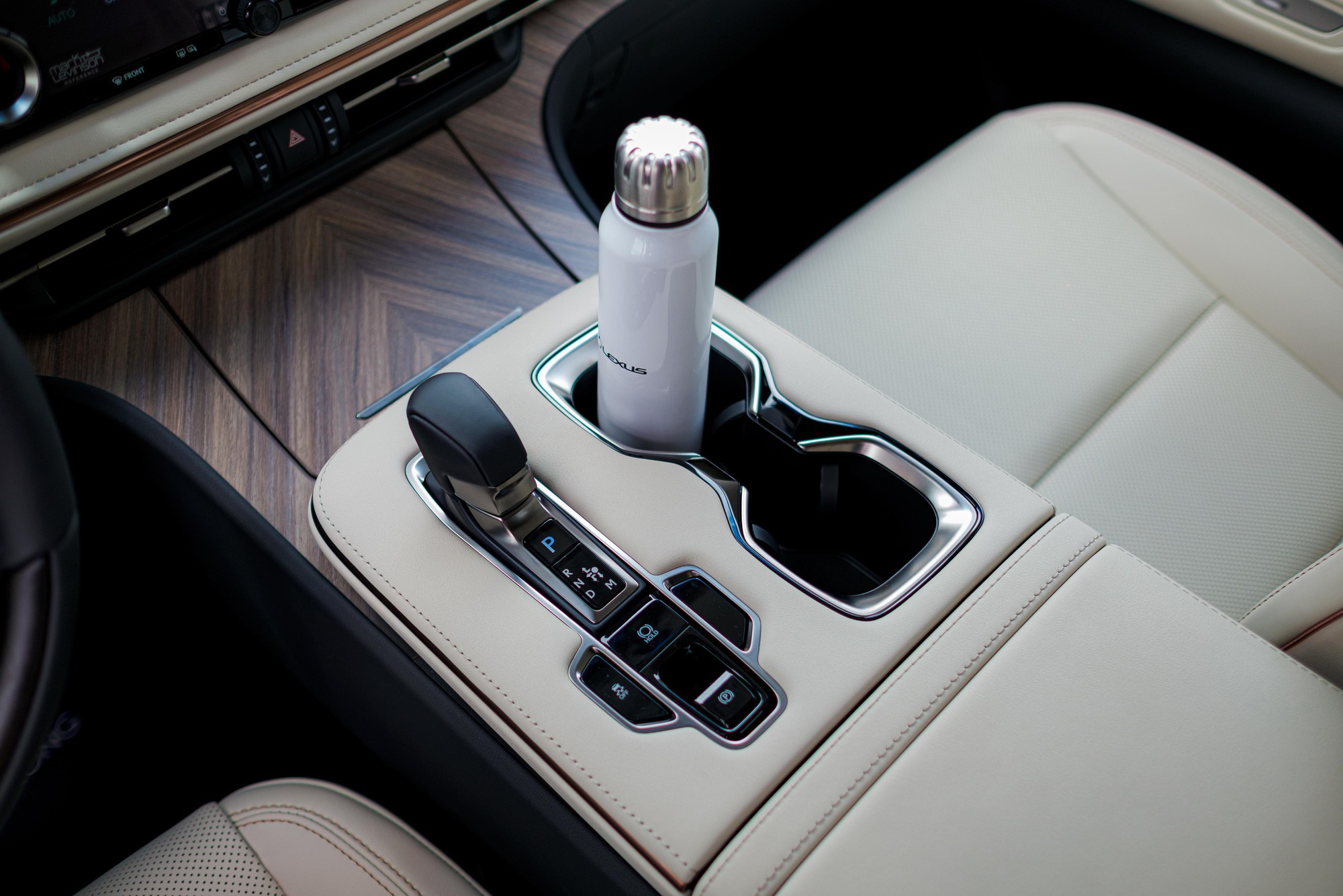 Lexus LM 2024 ra mắt Việt Nam: Giá từ 7,29 tỷ, có bản 4 chỗ cho chủ tịch, màn hình khủng 48 inch, như căn hộ di động - Ảnh 9